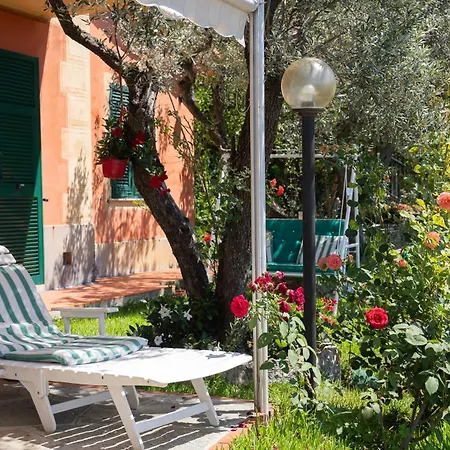 Dimora Delle Rose - Ligurian Sea View Estate Апартаменты *