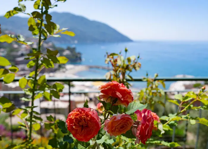 Апартаменты Dimora Delle Rose - Ligurian Sea View Estate Рекко
