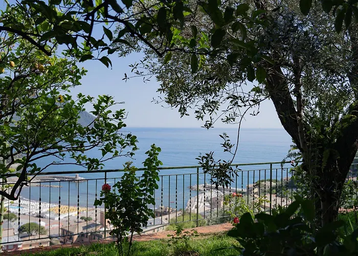 Апартаменты Dimora Delle Rose - Ligurian Sea View Estate Рекко